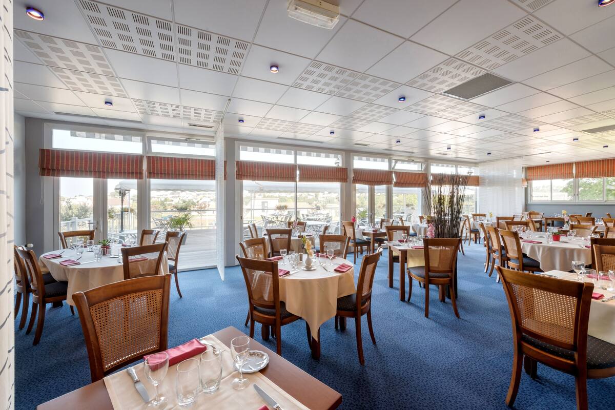 lunch and dinner served, french cuisine