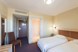 Kahden hengen standard-huone (kaksi sänkyä) | Työpöytä, pimennysverhot, äänieristys, ilmainen Wi-Fi