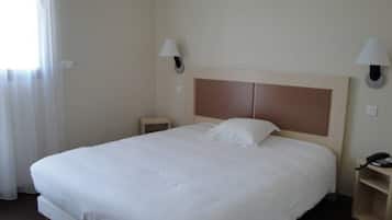 Bureau, rideaux occultants, chambres insonorisées, Wi-Fi gratuit