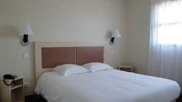 Standard Double Room | Desk, blackout curtains, soundproofing, free WiFi