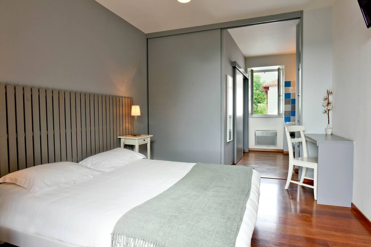 Standard Double or Twin Room | Desk, cribs (free), rollaway beds (surcharge), WiFi (free)