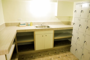 Full-sized fridge, microwave, coffee/tea maker, coffee grinder