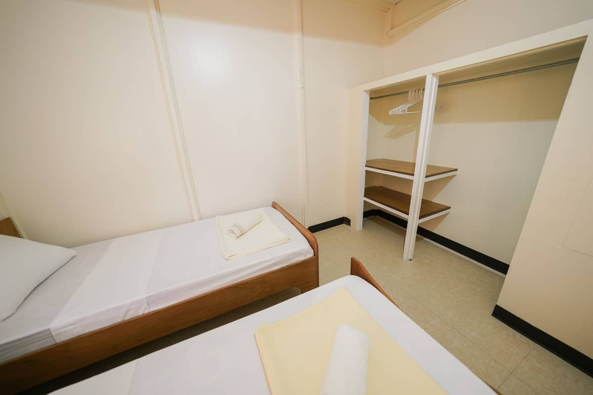3 室のベッドルーム、高級寝具、遮光カーテン、アイロン / アイロン台