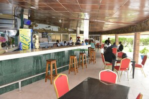 Bar (on property) - Hotel Novela Star (Lomé)
