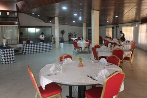 Päivittäinen mannermainen aamiainen (5.34 EUR per henkilö)