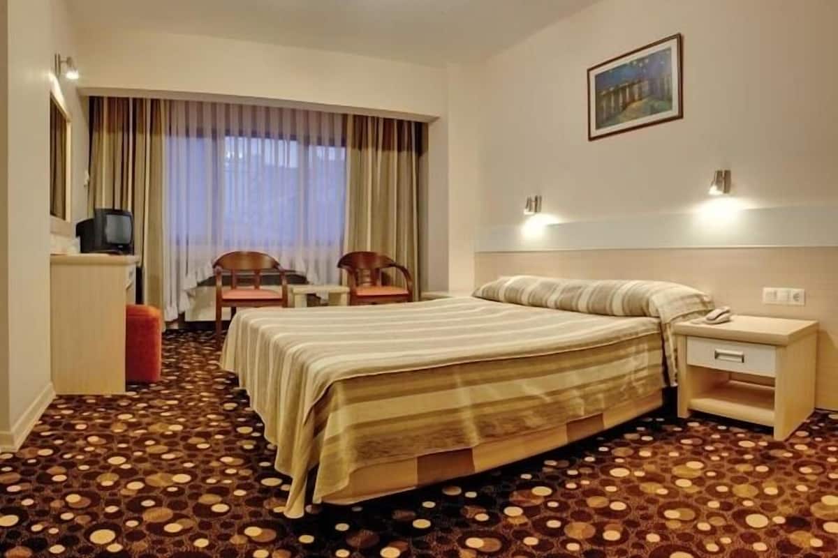 Een minibar, een kluis op de kamer, gratis babybedden, gratis wifi