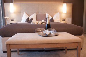 Kahden hengen deluxe-huone, parveke, näköala puutarhaan | Minibaari, tallelokero huoneessa, työpöytä, ilmainen Wi-Fi