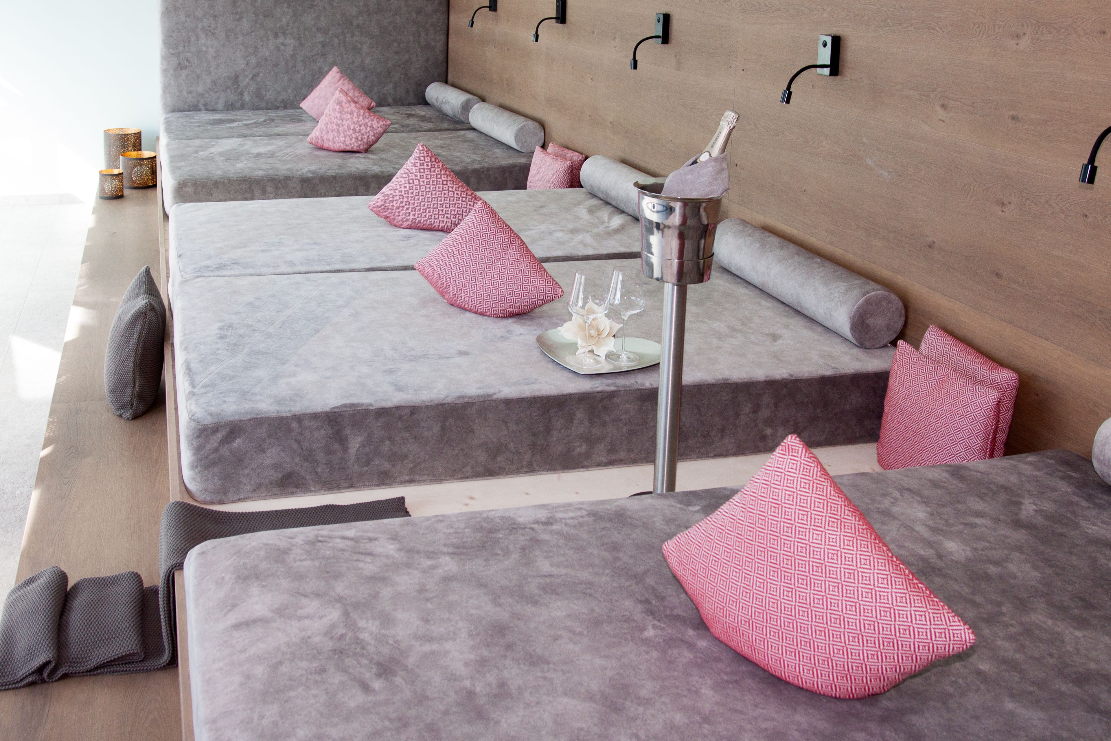 Sauna, steam room, massages