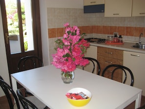 Superior Apartment, 2 Bedrooms, Ground Floor | Private kitchen - Villa Margherita (Favignana)