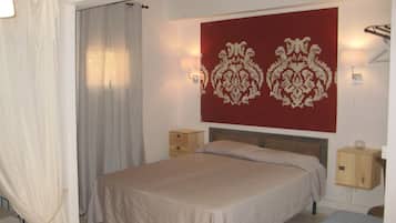 Estudio estándar, 1 cama de matrimonio, planta baja | Escritorio