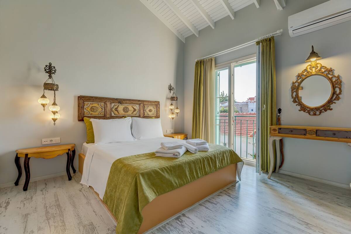 Habitación doble | Ropa de cama de alta calidad y minibar 