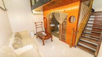 جناح ديلوكس | خزنة داخل الغرفة ومكتب وستائر تعتيم وواي فاي مجانًا