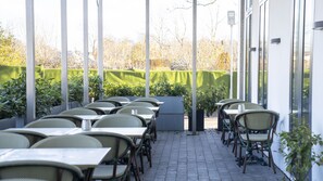 รับประทานอาหารกลางแจ้ง