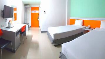 Escritorio, cortinas blackout y wifi gratis