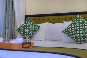 Apartamento standard, 2 quartos | Cofres nos quartos, escrivaninha, quartos à prova de som