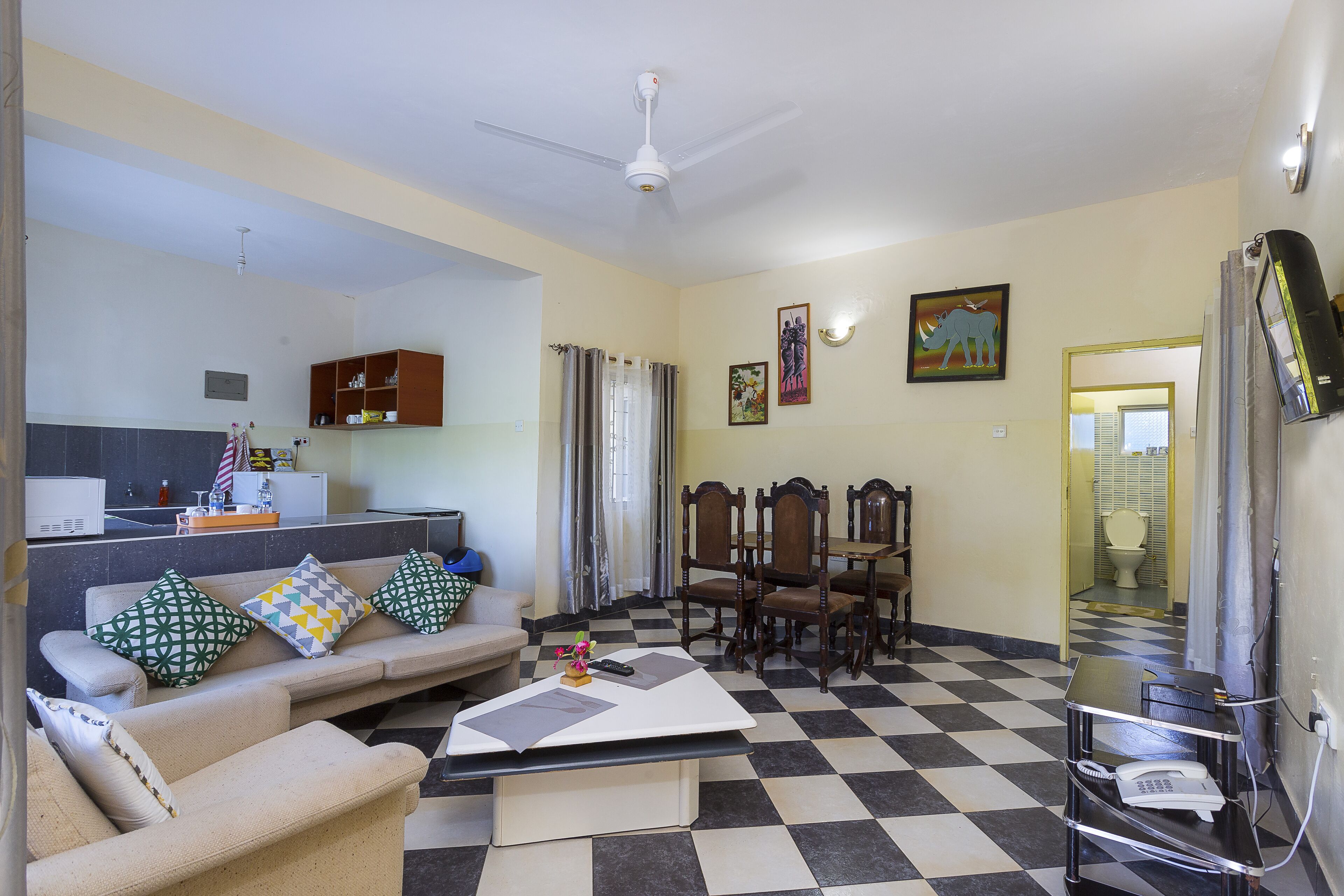 Apartamento standard, 1 quarto | Área de estar | TV de tela plana