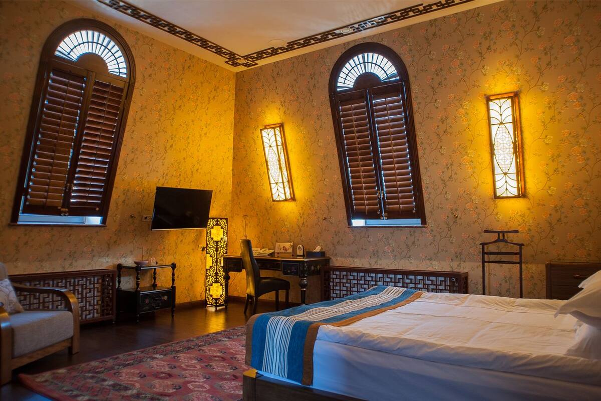 Deluxe Double Room (Celestial) | Living area | 42-inch flat-screen TV with satellite channels, TV