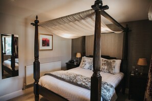 Desk, soundproofing, free cots/infant beds, rollaway beds