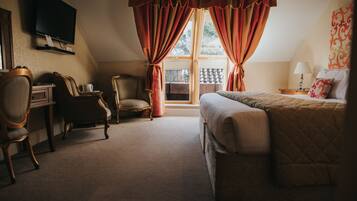 Twin Room | Desk, soundproofing, free cots/infant beds, rollaway beds