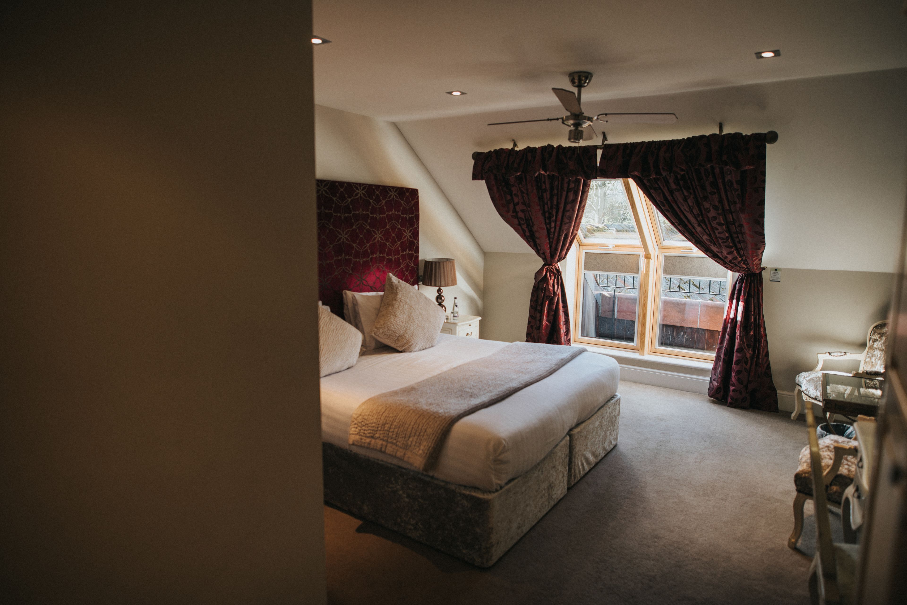 twin room | desk, soundproofing, free cots/infant beds, rollaway beds