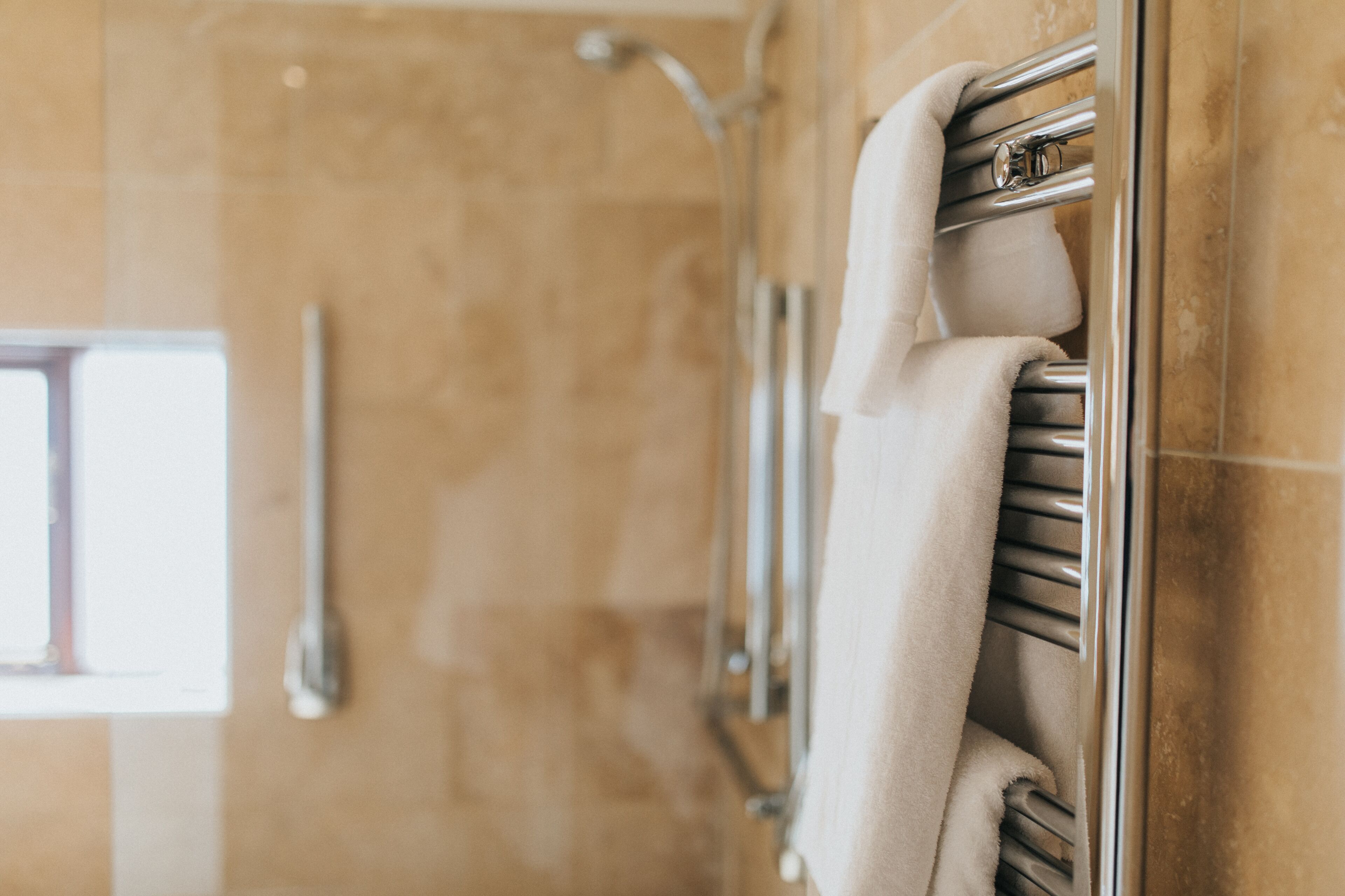 twin room | bathroom | combined shower/bathtub, free toiletries, hair dryer, bathrobes