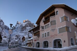 Front of property - Garni Criss (Corvara in Badia)