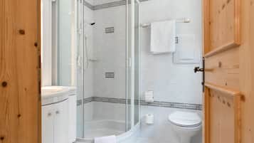 Classic Double Room | Bathroom | Free toiletries, hair dryer, bathrobes, slippers