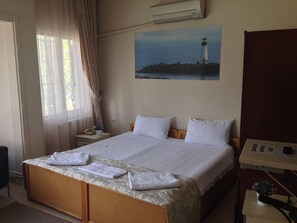 Standard Triple Room | Free WiFi - Caylan Hotel (Izmir)