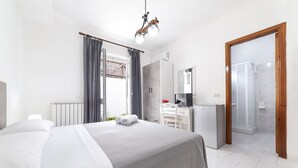 Desk, cribs (surcharge), rollaway beds (surcharge), WiFi (free) - Hotel Casa Cigliano (Forio)