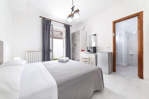 Desk, cots/infant beds, rollaway beds, free WiFi - Hotel Casa Cigliano (Forio)