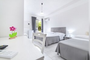 Desk, cots/infant beds, rollaway beds, free WiFi - Hotel Casa Cigliano (Forio)
