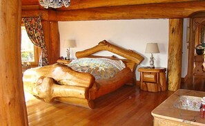 Family Cabin | 1 bedroom, in-room safe, desk, iron/ironing board