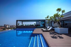 Indoor pool, outdoor pool - Maline Exclusive Serviced Apartments (Phnom Penh)