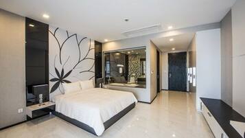 Luxury Penthouse, 5 Bedrooms, Non Smoking, City View | 1 bedroom, in-room safe, desk, iron/ironing board