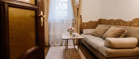 Suite | Living area | TV