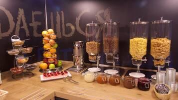 Päivittäinen buffetaamiainen (540 RUB per henkilö)