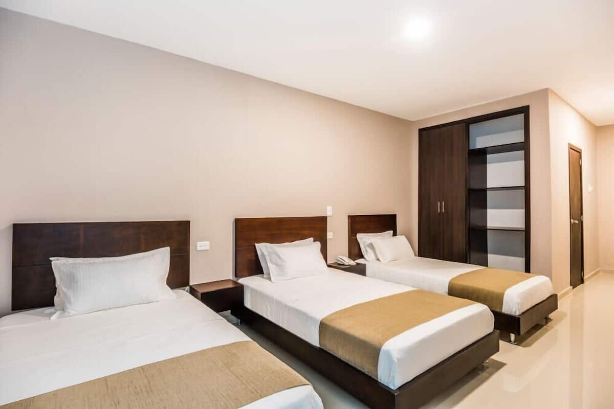 Triple Room | Minibar, in-room safe, cribs (free), WiFi (free)