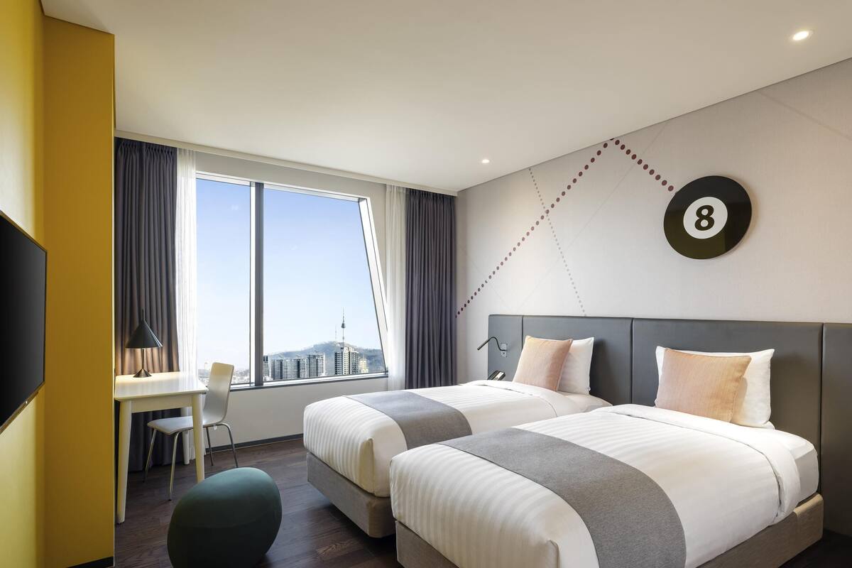 Quarto superior, 2 camas de solteiro | Roupas de cama premium, edredons de pluma, cofres nos quartos