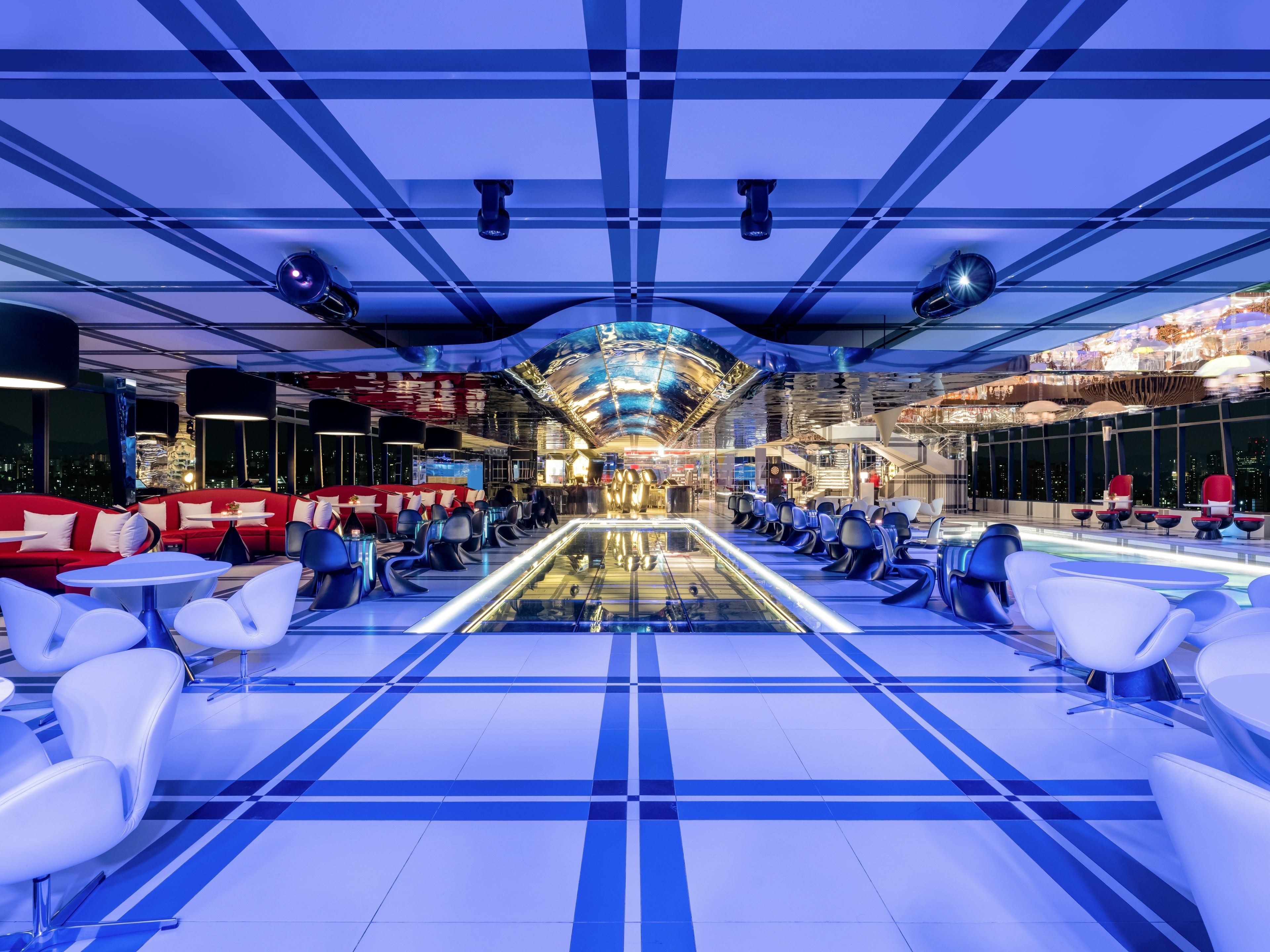 Breakfast, lunch, dinner served; local and international cuisine 