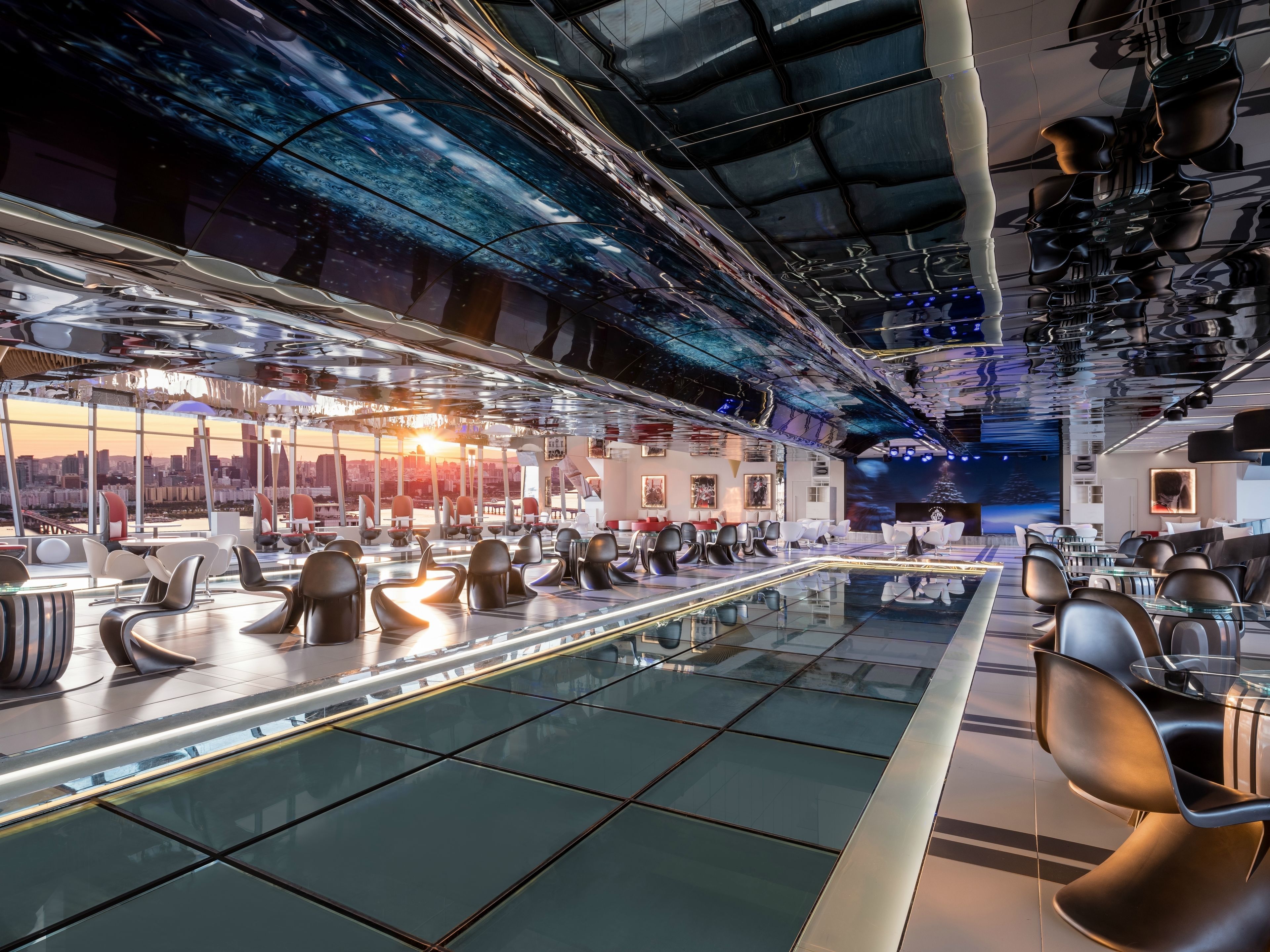 lunch, dinner and brunch served