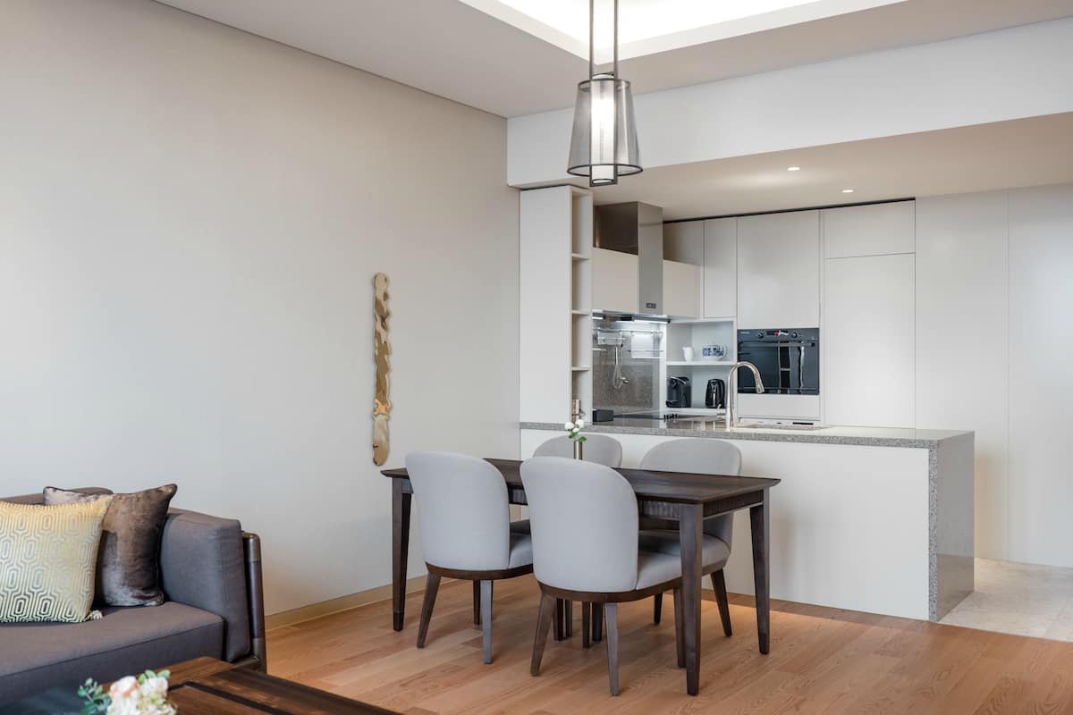 deluxe suite, 1 bedroom | private kitchen | fridge, microwave, oven, stovetop