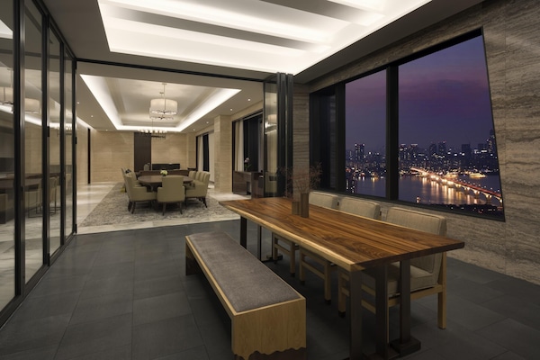 Penthouse, 2 kamar tidur | Seprai premium, selimut bulu angsa, brankas, dan didekorasi berbeda-beda