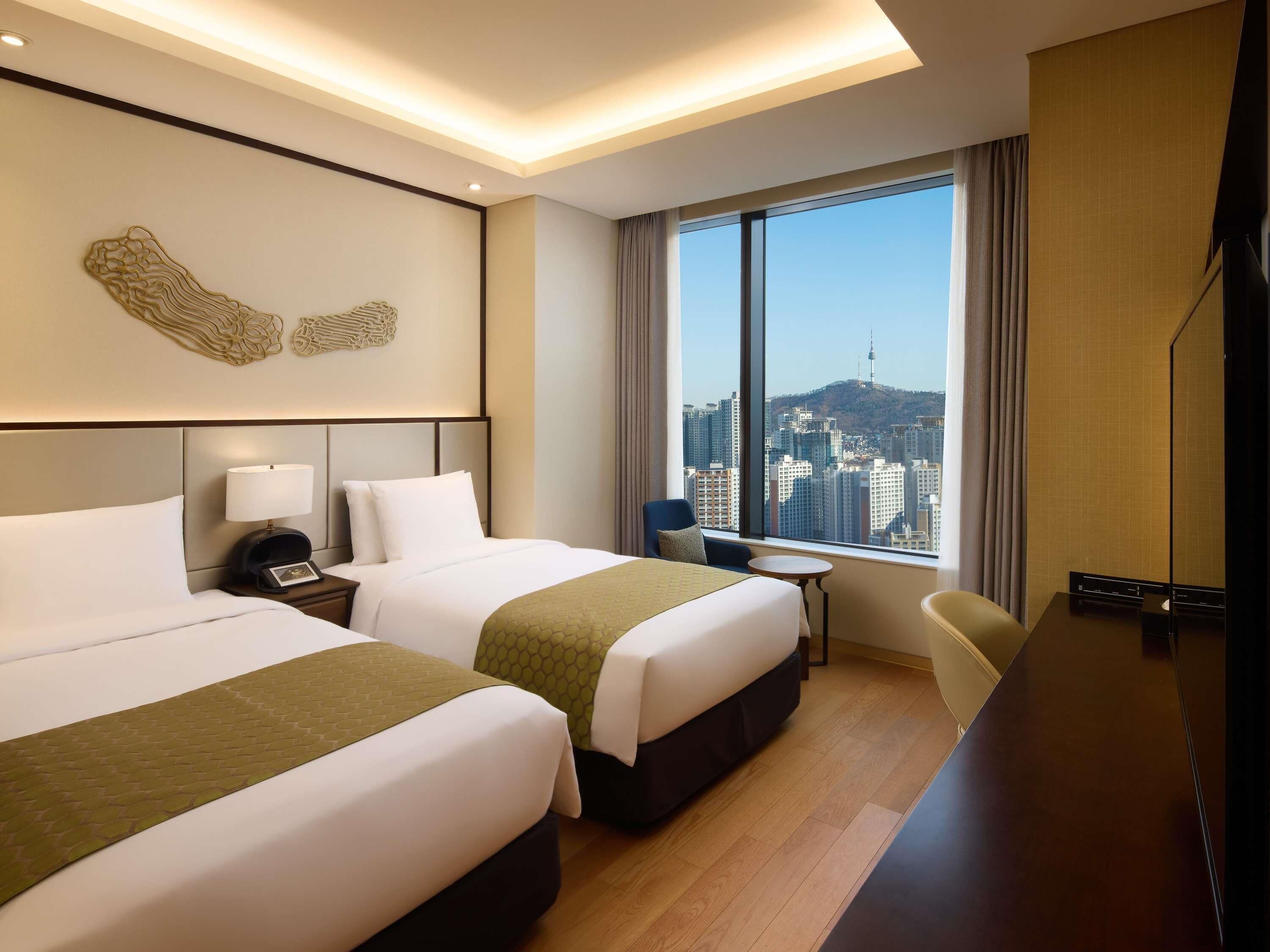 Superior Suite, 1 Bedroom | Peralatan tempat tidur premium, gebar bulu kapas, peti besi dalam bilik 
