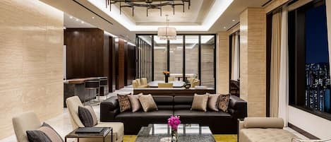 Penthouse, 3 chambres | Coin séjour | Télévision LED de 55 pouces avec chaßnes par cùble, télévision