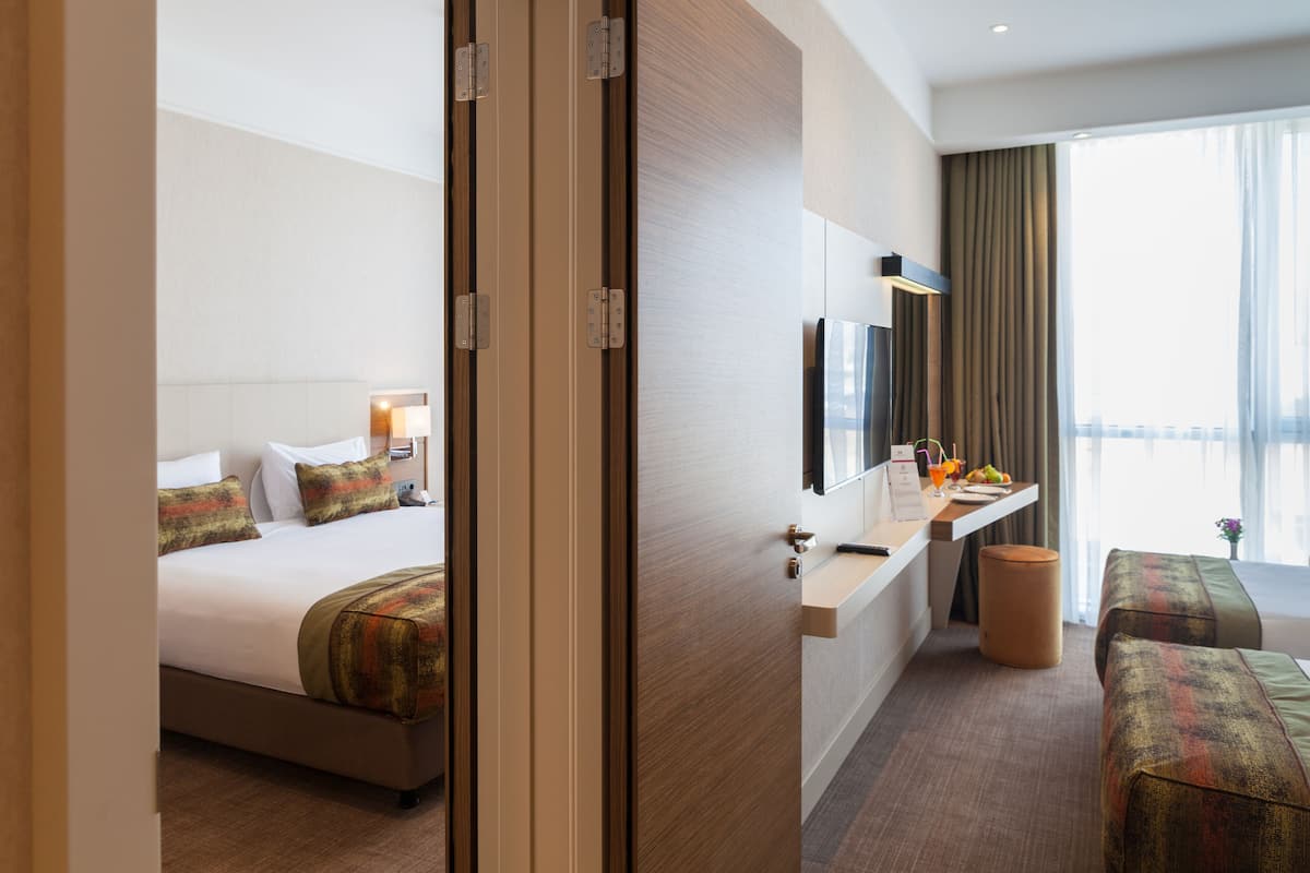 1 bedroom, premium bedding, free minibar items, in-room safe