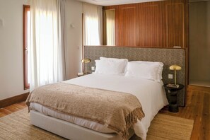 Standard Studio Suite | Free WiFi, bed sheets - Being Porto Hostel (Porto)