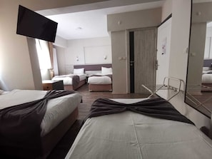 Standard Quadruple Room, 4 Bedrooms | Desk, laptop workspace, soundproofing, free WiFi - Hotel Temizay (Çanakkale)