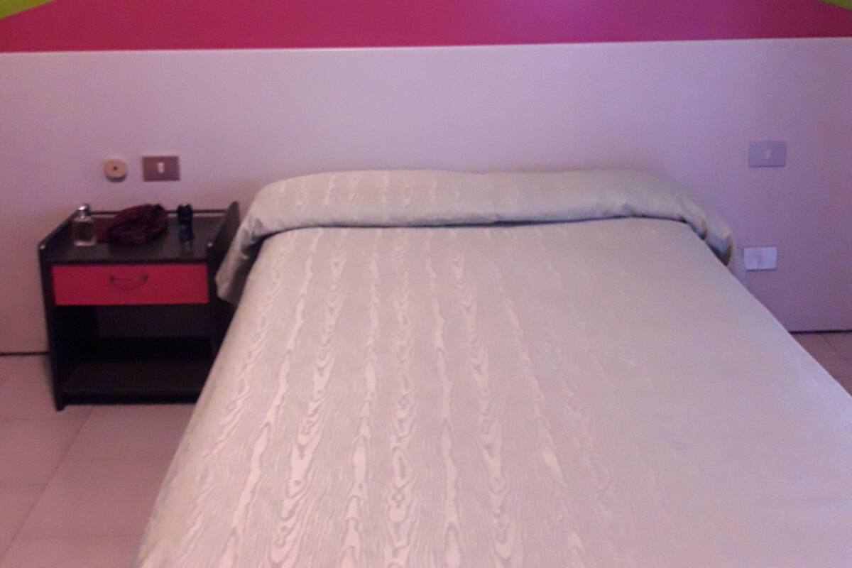 Single Room | In-room safe, desk, cribs (free), rollaway beds (surcharge)