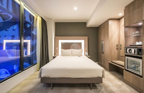 Memory-foam beds, in-room safe, desk, blackout curtains