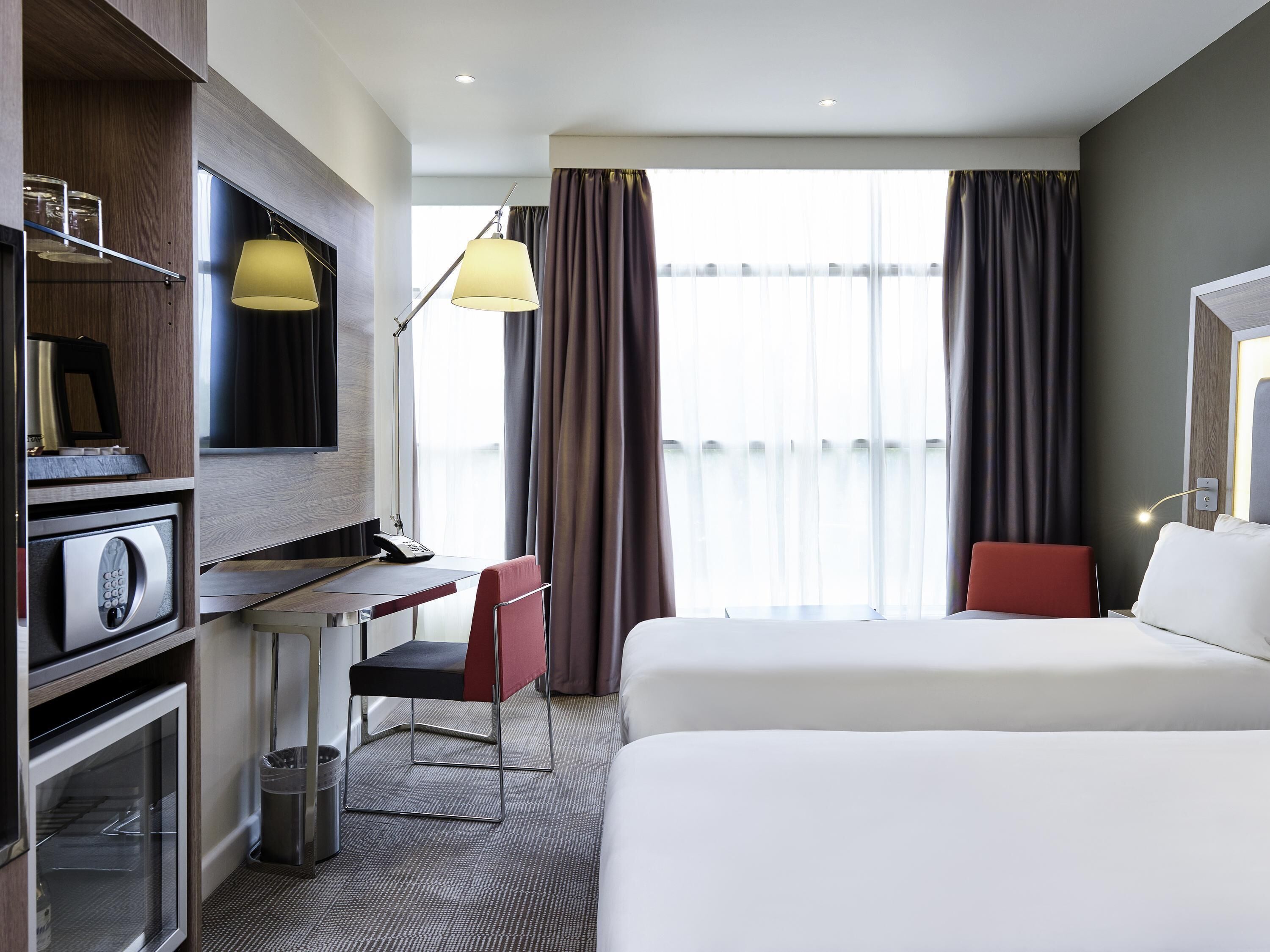 Standardzimmer, 2 Einzelbetten | Betten mit Memory-Foam-Matratzen, Zimmersafe, Schreibtisch